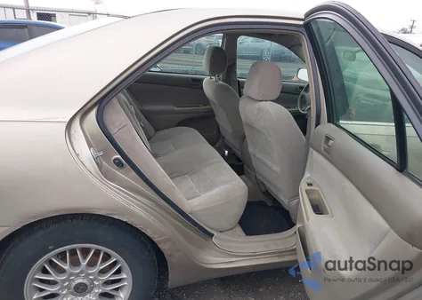 2003 Toyota Camry Le z USA, uszkodzony, nr VIN 4T1BE32K63U127628